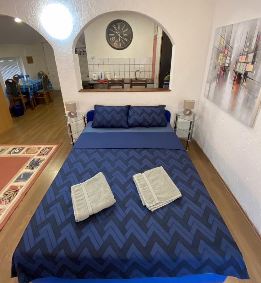 Twin Studio Apartments Zemun Belgrado Exterior foto